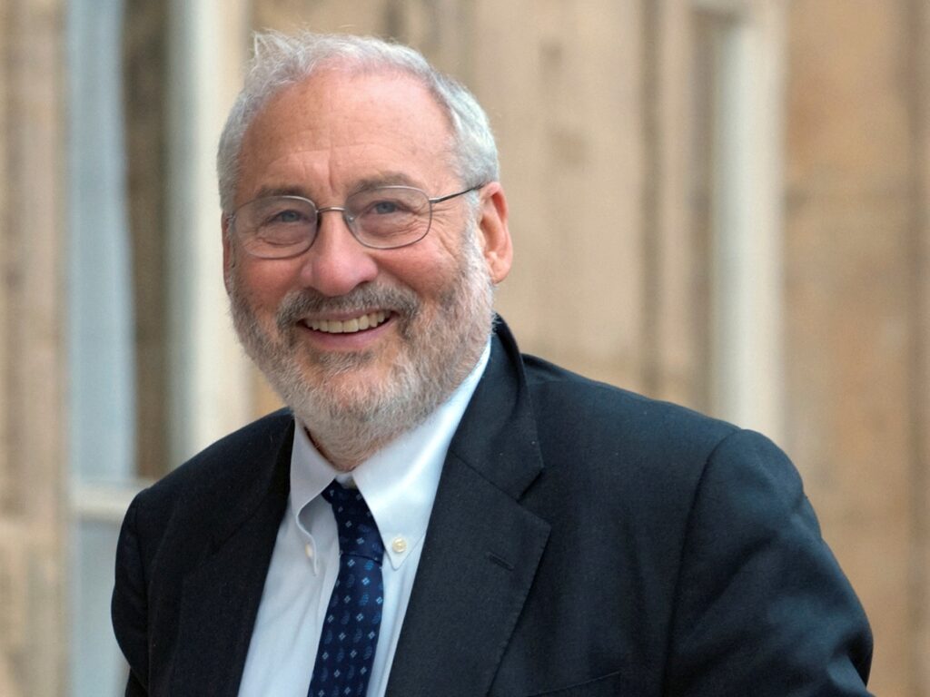 USA's Joseph Stiglitz, Nobel Prize winner for Economics, and President of the Commission on the Measurement of Economic Performance and Social Progress, arrives at the Elysee Palace in Paris, France, Monday Sept. 14, 2009, for a meeting with France's President Nicolas Sarkozy and other members of the French government. (AP Photo/Philippe Wojazer,Pool)